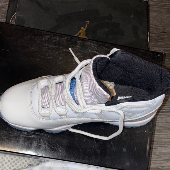 Jordan Athletic Shoes White and Blue - Picture 12 of 15